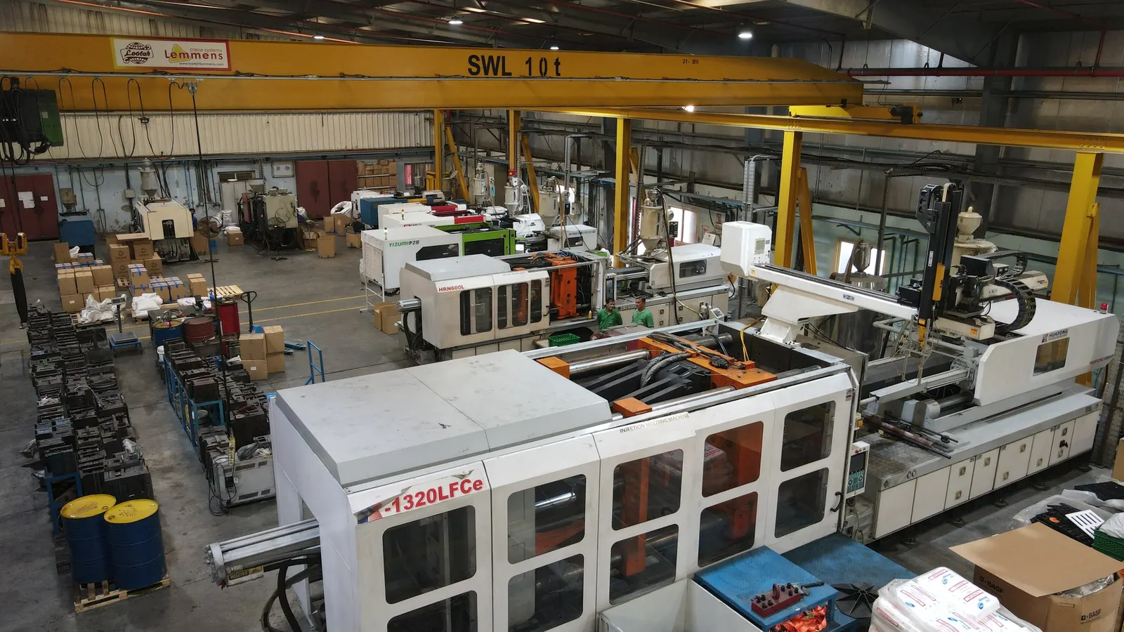 Large-tonnage injection moulding machines
